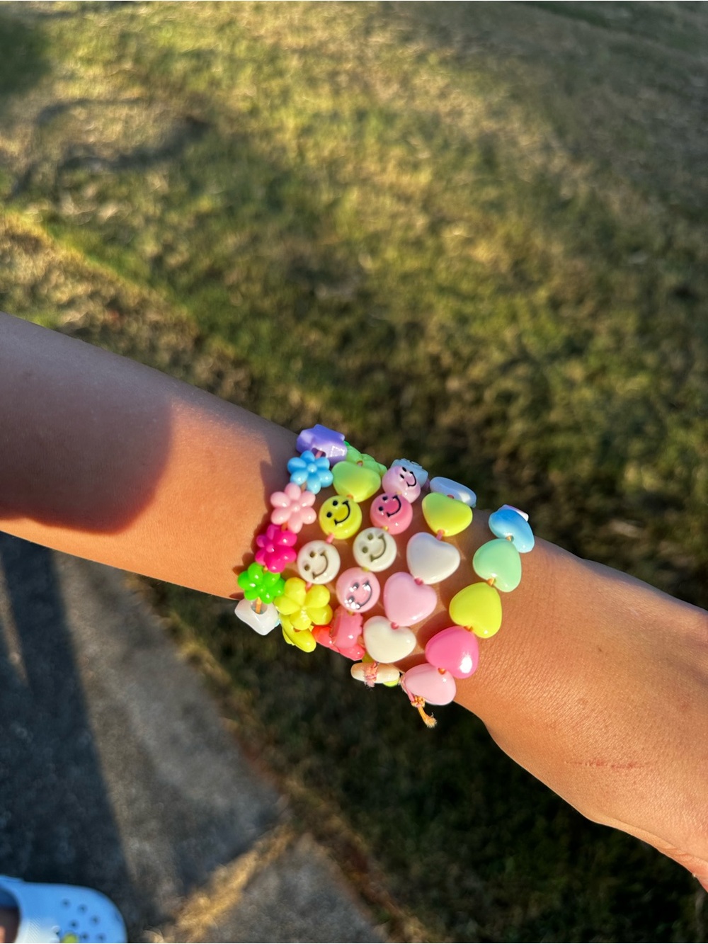 Kids Multicolor Heart & Flower Bead Bracelet Set - Pink, Yellow, Green, Blue